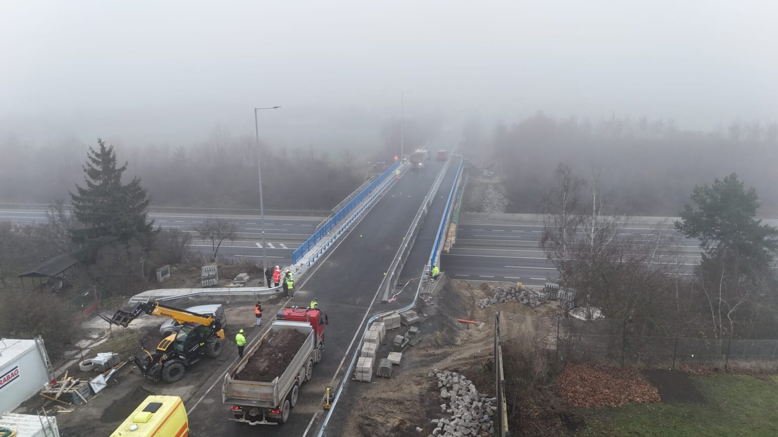 Zatěžovací zkouška nového mostu u Jiren. Foto: Krajská správa a údržba silnic Středočeského kraje