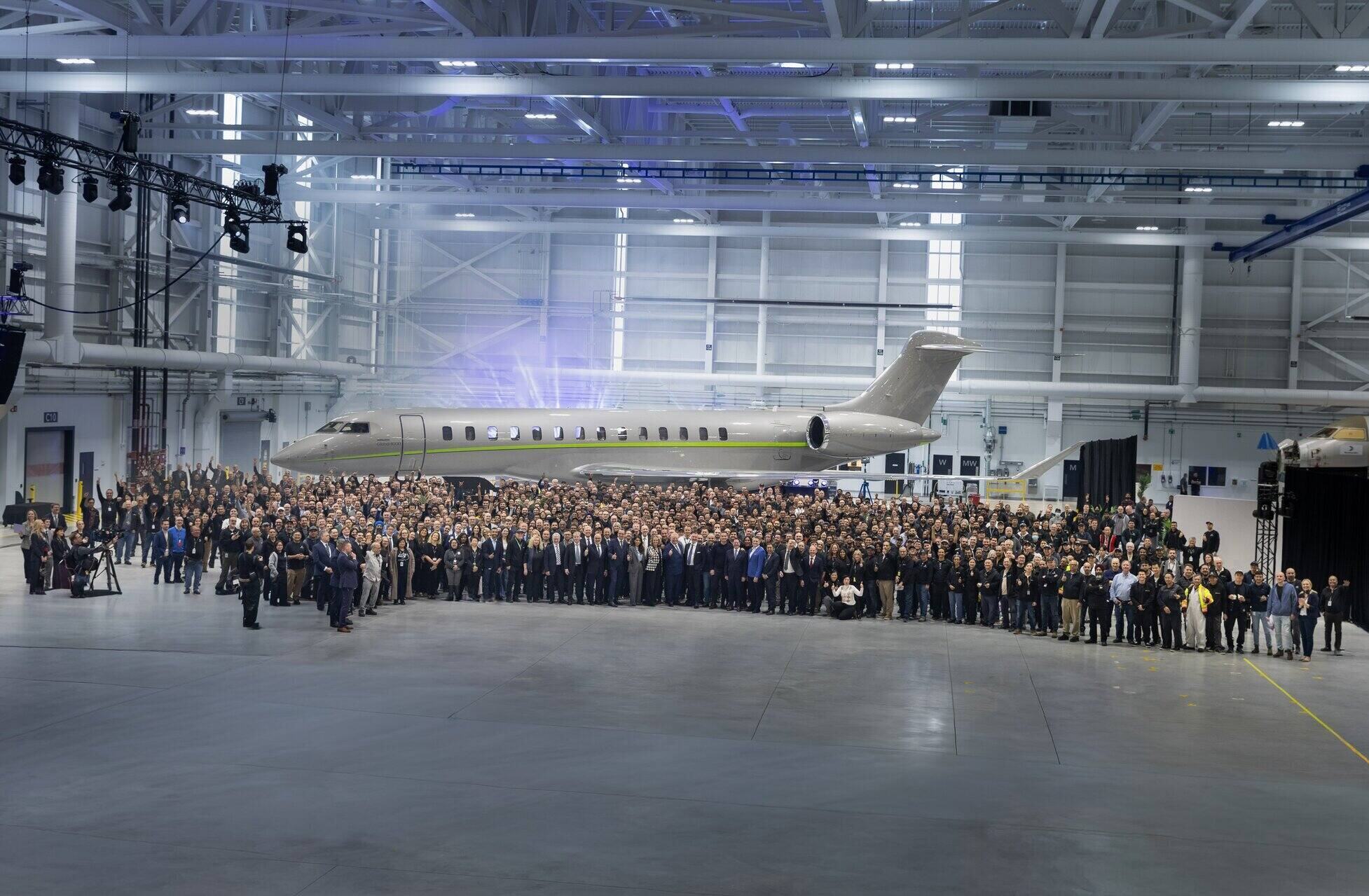 Předání prvního letounu Bombardier Global 8000. Zdroj: Bombardier