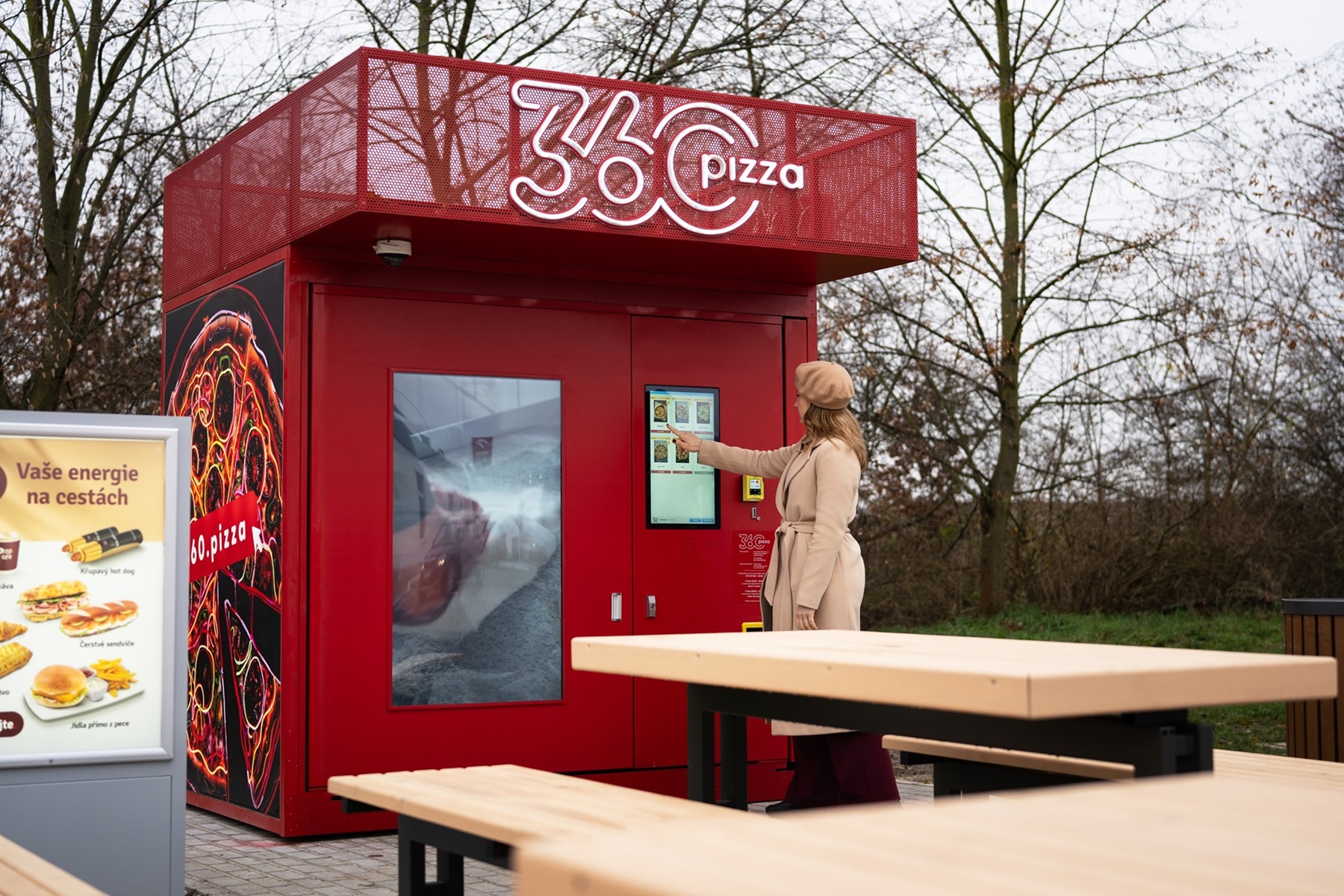 Pizzamat u čerpací stanice Orlen v Průhonicích. Foto: Orlen