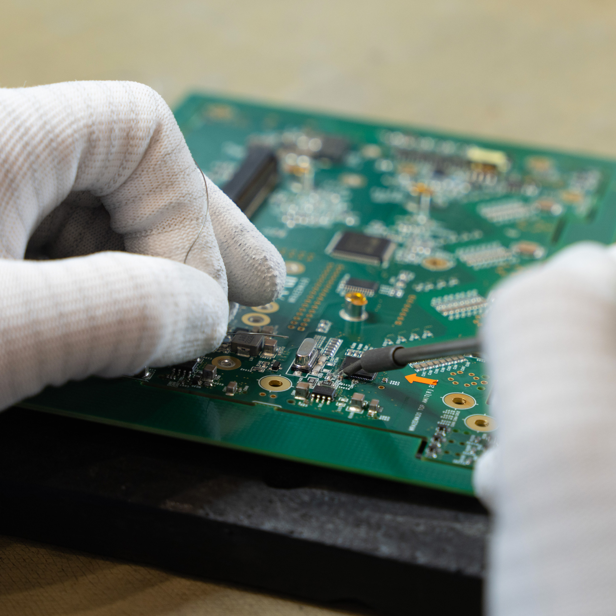 Výroba dopravní elektroniky ve společnosti AMiT ve Voticích. Foto: AMiT Production