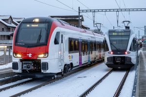 Jednotka Stadler Flirt Evo pro Thurbo (vlevo). Vpravo starší generace FLIRT. Foto: Thurbo