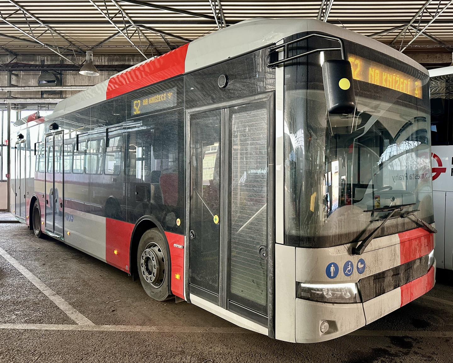 Do Prahy dorazil první sériový trolejbus Bozankaya v barvách PID. Foto: DPP – Dan Šabík