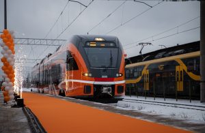 Jednotka Stadler Flirt po příjezdu z Tallinu do Rigy. Foto: Vivi