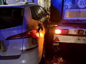 Kamion v Nerudově ulici.
Foto: Hasiči Praha