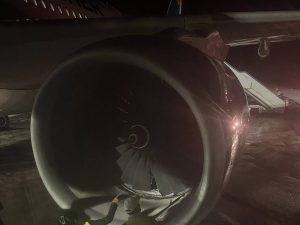 Poškozený motor Airbusu A330 World2Fly. Zdroj: Yvette Michnová / Facebook.com