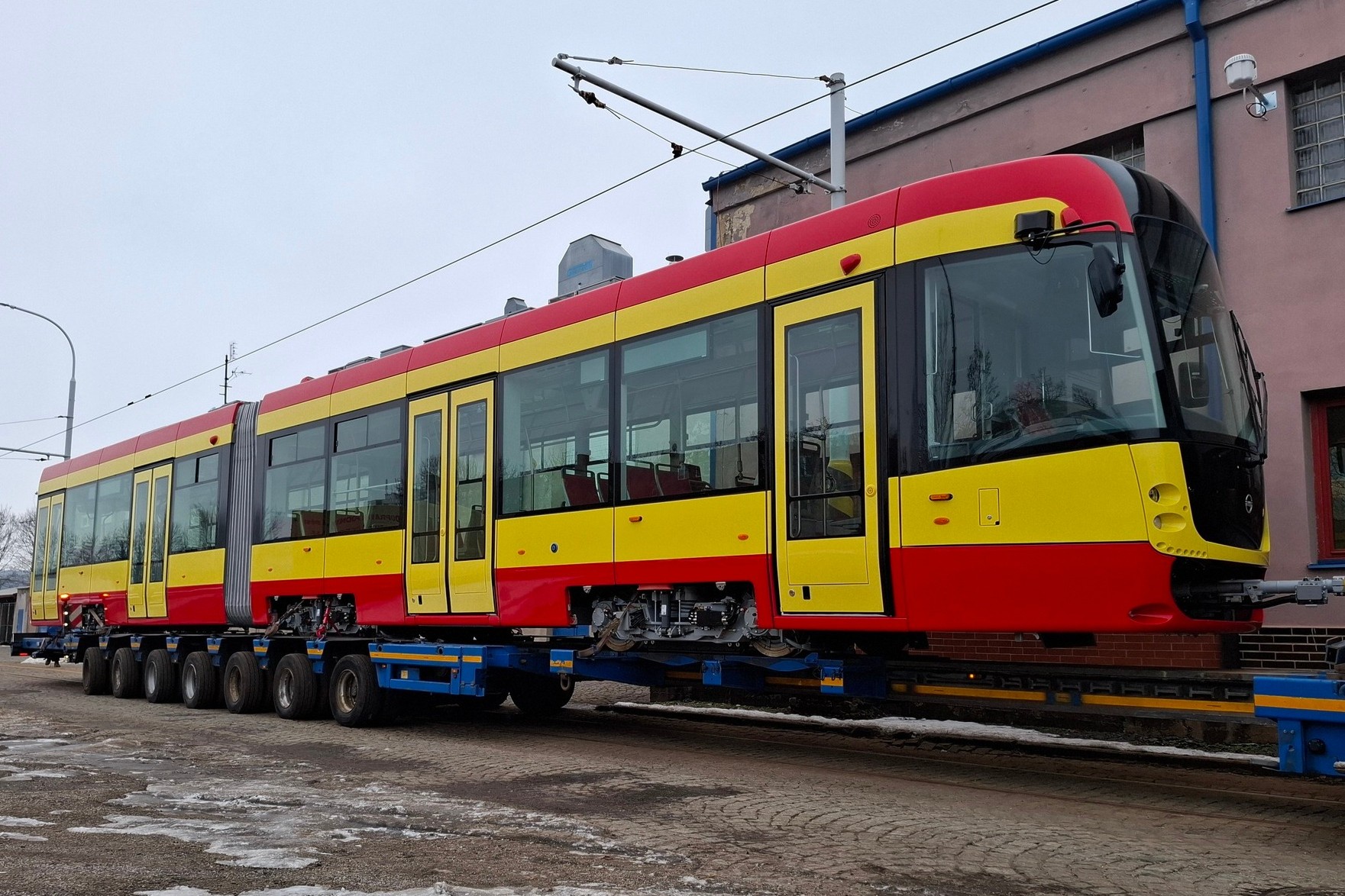 Tramvaj EVO2 v barvách Dopravního podniku měst Mostu a Litvínova. Foto: DPmML