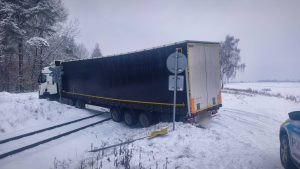 Kamion na přejezdu v Mimoni. Foto: Městská policie Mimoň