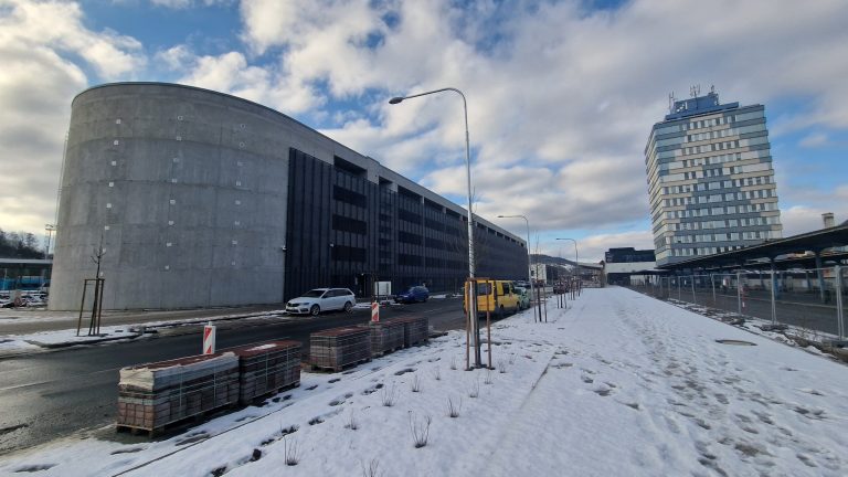 Parkovací dům u vsetínského nádraží. Zdroj: město Vsetín