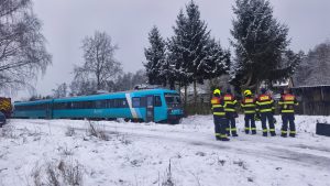 Kamion na přejezdu v Mimoni. Foto: Městská policie Mimoň