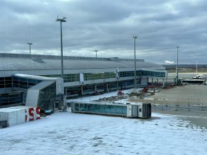 Rekonfigurace stání a výměna nástupních mostů u prstu C. Foto: Zdopravy.cz / Vojtěch Očadlý