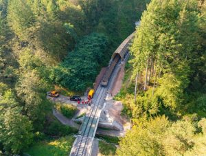 Stavba speciální stěny pro ochranu netopýrů v tunelu Hirsau. Foto: Manuel Kamuf / Lightworkart.de