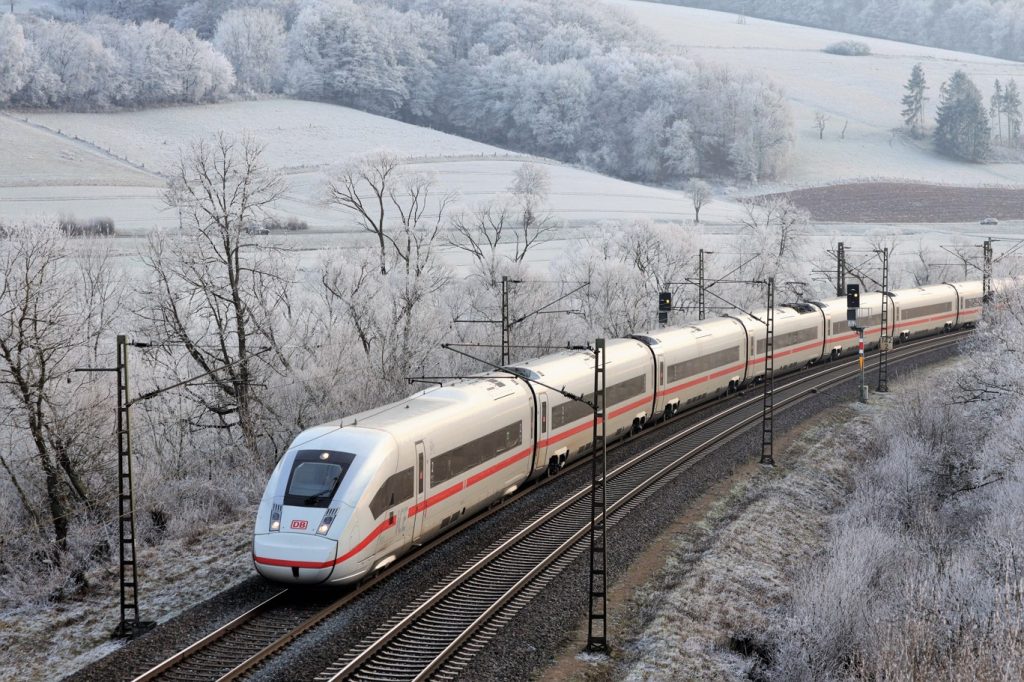 Rychlovlak ICE 4 v zimním provozu. Foto: Deutsche Bahn AG / Wolfgang Klee