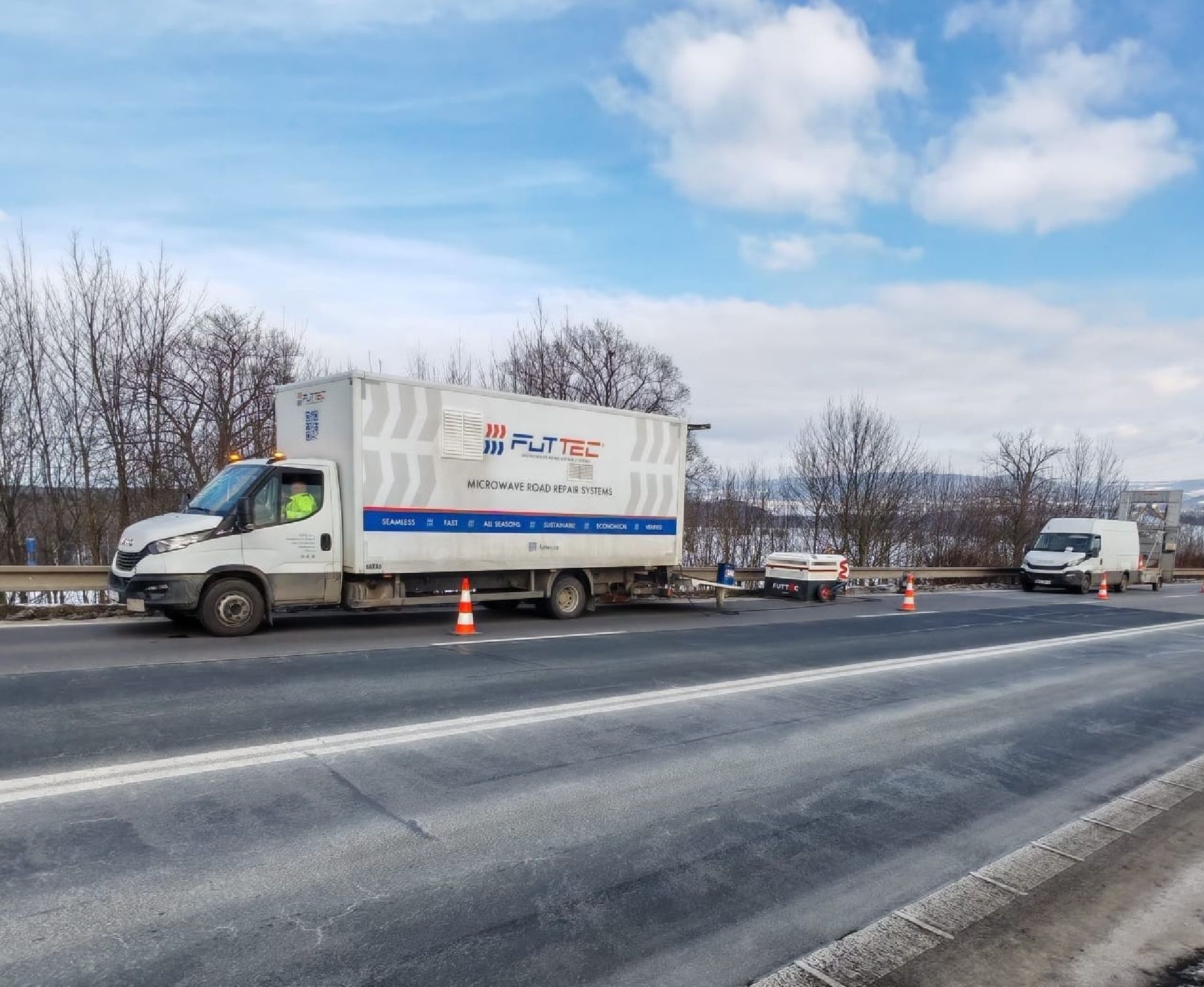 Oprava silnice I/35 mikrovlnnou technologií FUTTEC. Foto: FUTTEC