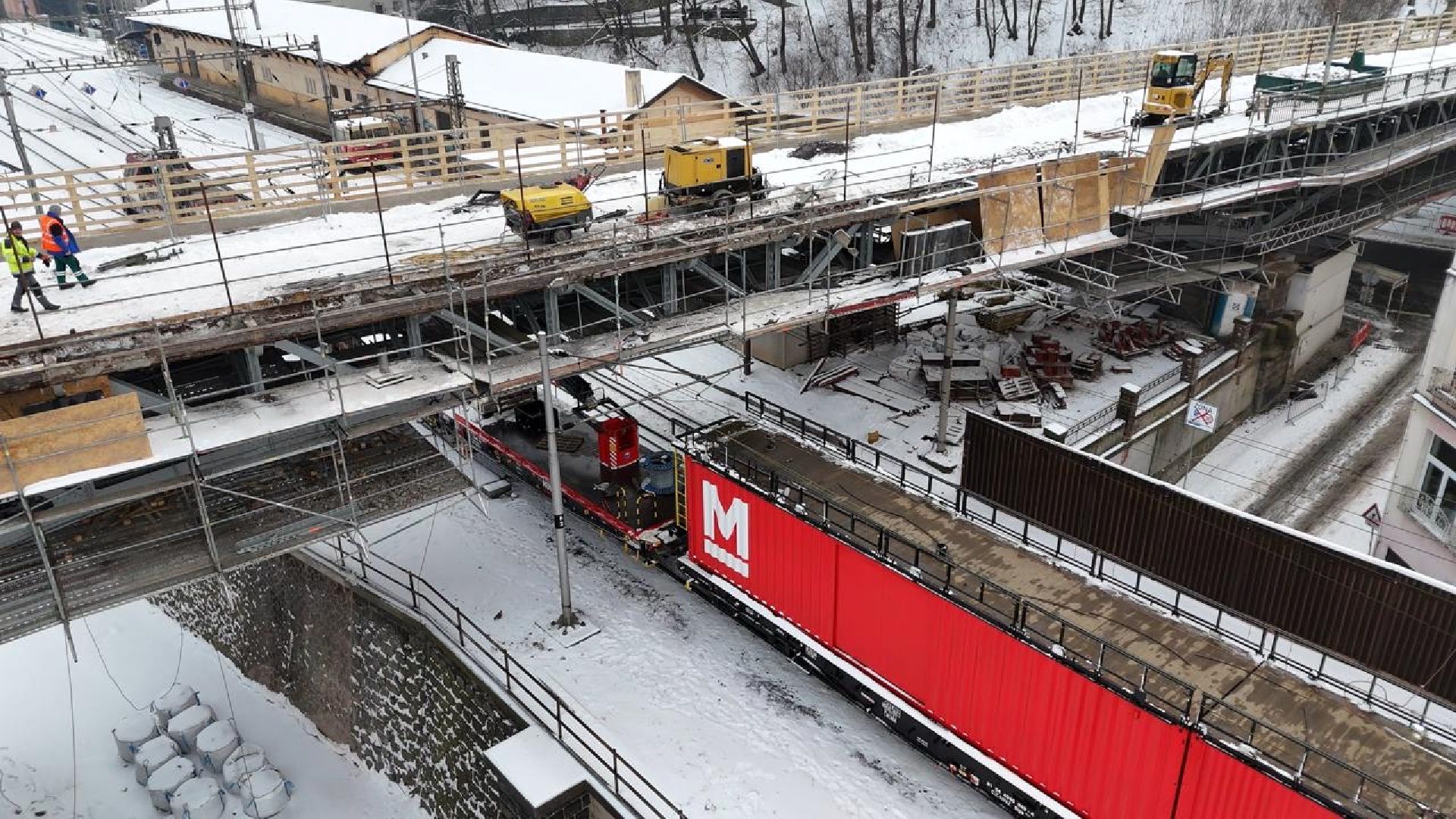 Práce na trakčním vedení v Roudnici nad Labem. Foto: Správa železnic
