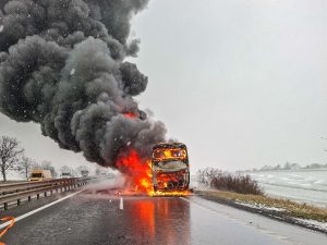 Požár autobusu na D46.
Foto: Hasiči Olomouc