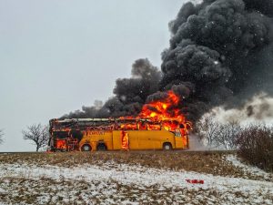 Požár autobusu na D46.
Foto: Hasiči Olomouc