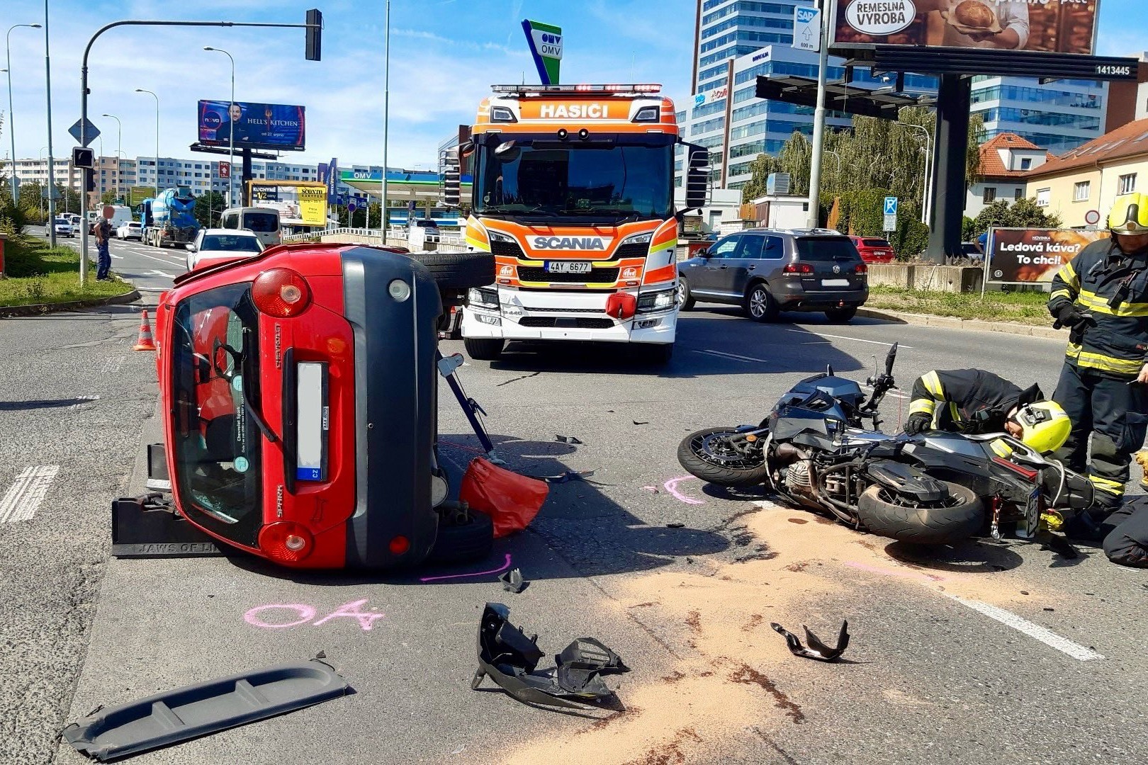 Zásah pražských hasičů u dopravní nehody. Foto: Hasiči Praha