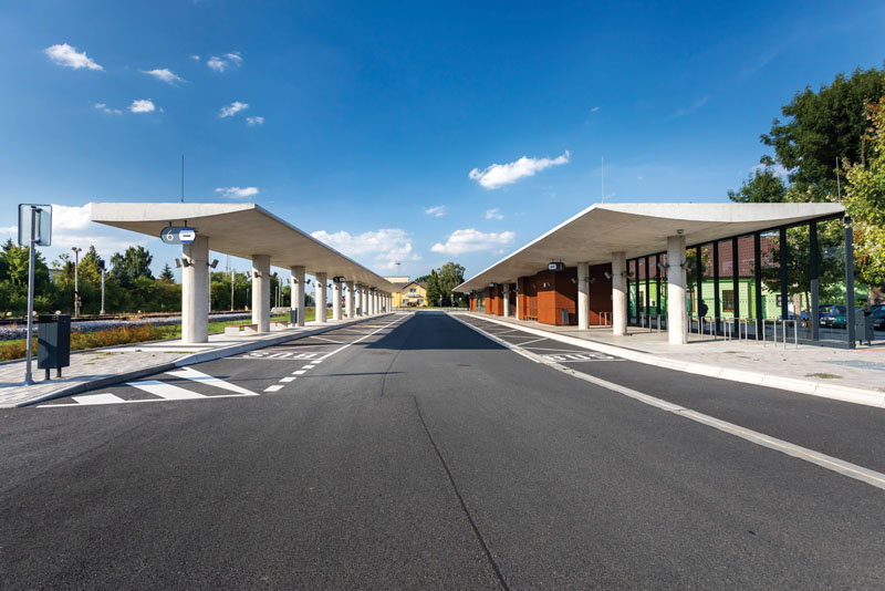 Autobusový terminál v Heřmanově Městci. Foto: Stavbaroku.cz