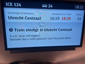 Hlášení o zpoždění ve vlaku a ukončení v Utrechtu. Foto: Jan Sůra / Zdopravy.cz