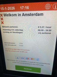 Ceník parkování v Amsterdamu (mimo centrum). Foto: Jan Sůra / Zdopravy.cz