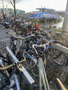 Parkoviště jízdních kol u Buiksloterweg Foto: Jan Sůra / Zdopravy.cz