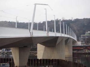 Dokončovaný pražský Dvorecký most (21. leden 2026). Foto: Zdopravy.cz, Jan Nevyhoštěný