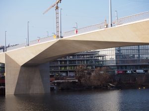 Dokončovaný pražský Dvorecký most (21. leden 2026). Foto: Zdopravy.cz, Jan Nevyhoštěný