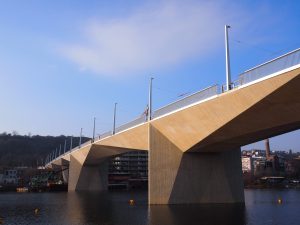 Dokončovaný pražský Dvorecký most (21. leden 2026). Foto: Zdopravy.cz, Jan Nevyhoštěný