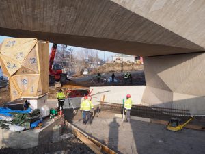 Dokončovaný pražský Dvorecký most (21. leden 2026). Foto: Zdopravy.cz, Jan Nevyhoštěný