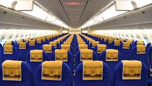 Boeing 777 v barvách C-3PO.
Zdroj: ANA