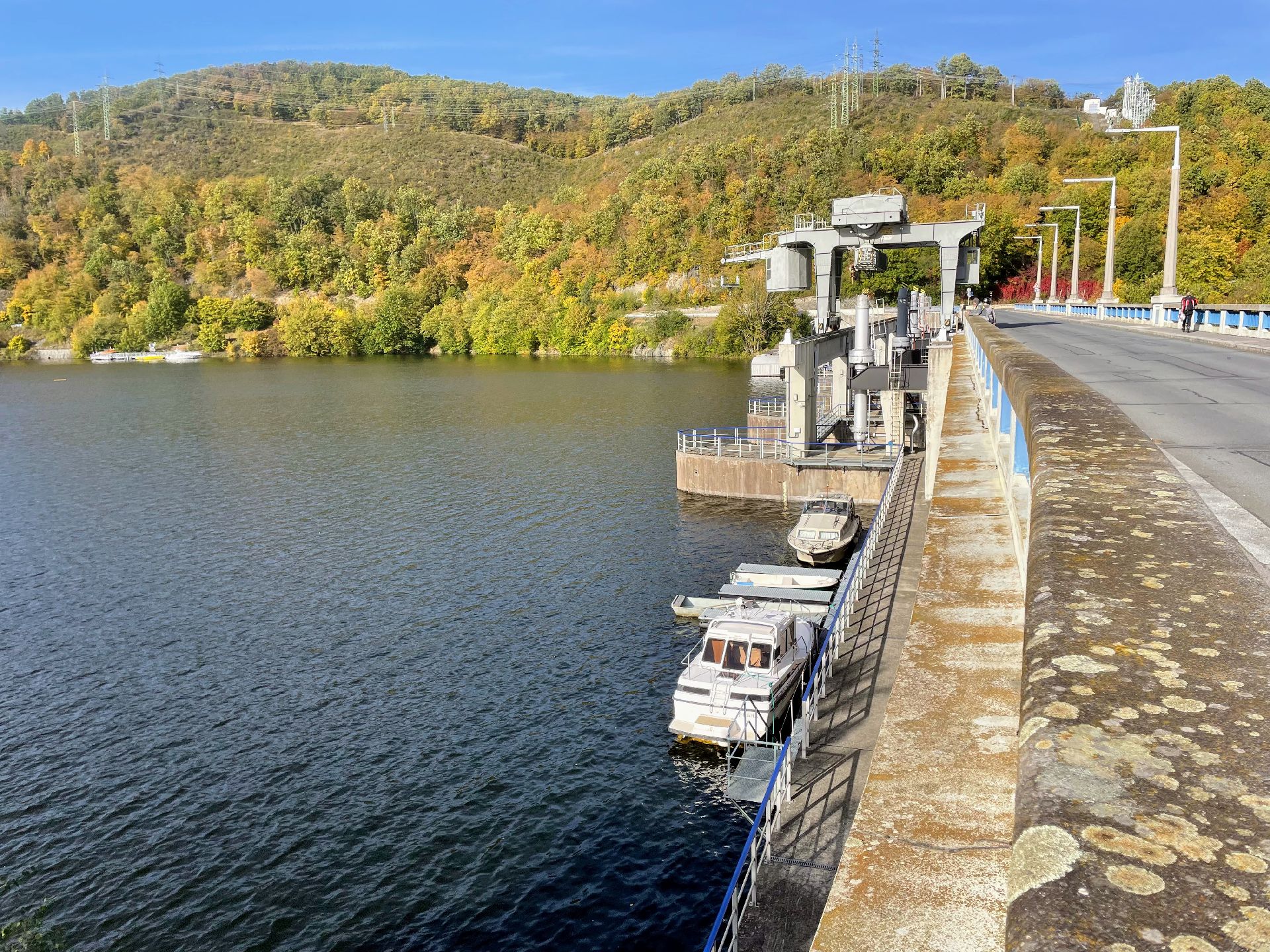 Hráz vodní nádrže Slapy. Foto: Jan Sůra / Zdopravy.cz