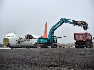 Šrotování letadla na Ruzyni.
Zdroj: LinkedIn / CSAT