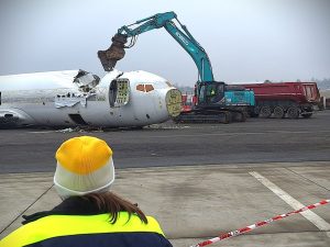 Šrotování letadla na Ruzyni.
Zdroj: LinkedIn / CSAT