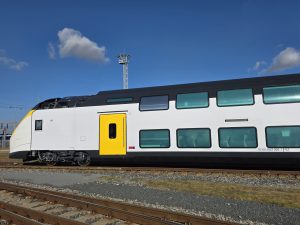 Jednotka Alstom Coradia Max na zkušebním okruhu VUZ ve Velimi. Foto: Zdopravy.cz / Jan Nevyhoštěný