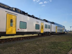 Jednotka Alstom Coradia Max na zkušebním okruhu VUZ ve Velimi. Foto: Zdopravy.cz / Jan Nevyhoštěný