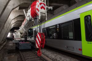 Vyprošťování vykolejeného vlaku u stanice Goppenstein. Foto: BLS