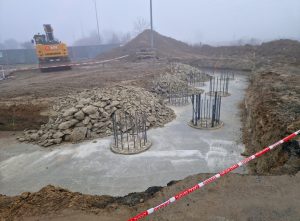 Piloty mostu u budovaného napojení Metropole Zličín na Rozvadovsku spojku. Foto: Pragoprojekt