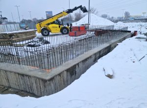 Základ opěry mostu u budovaného napojení Metropole Zličín na Rozvadovsku spojku. Foto: Pragoprojekt
