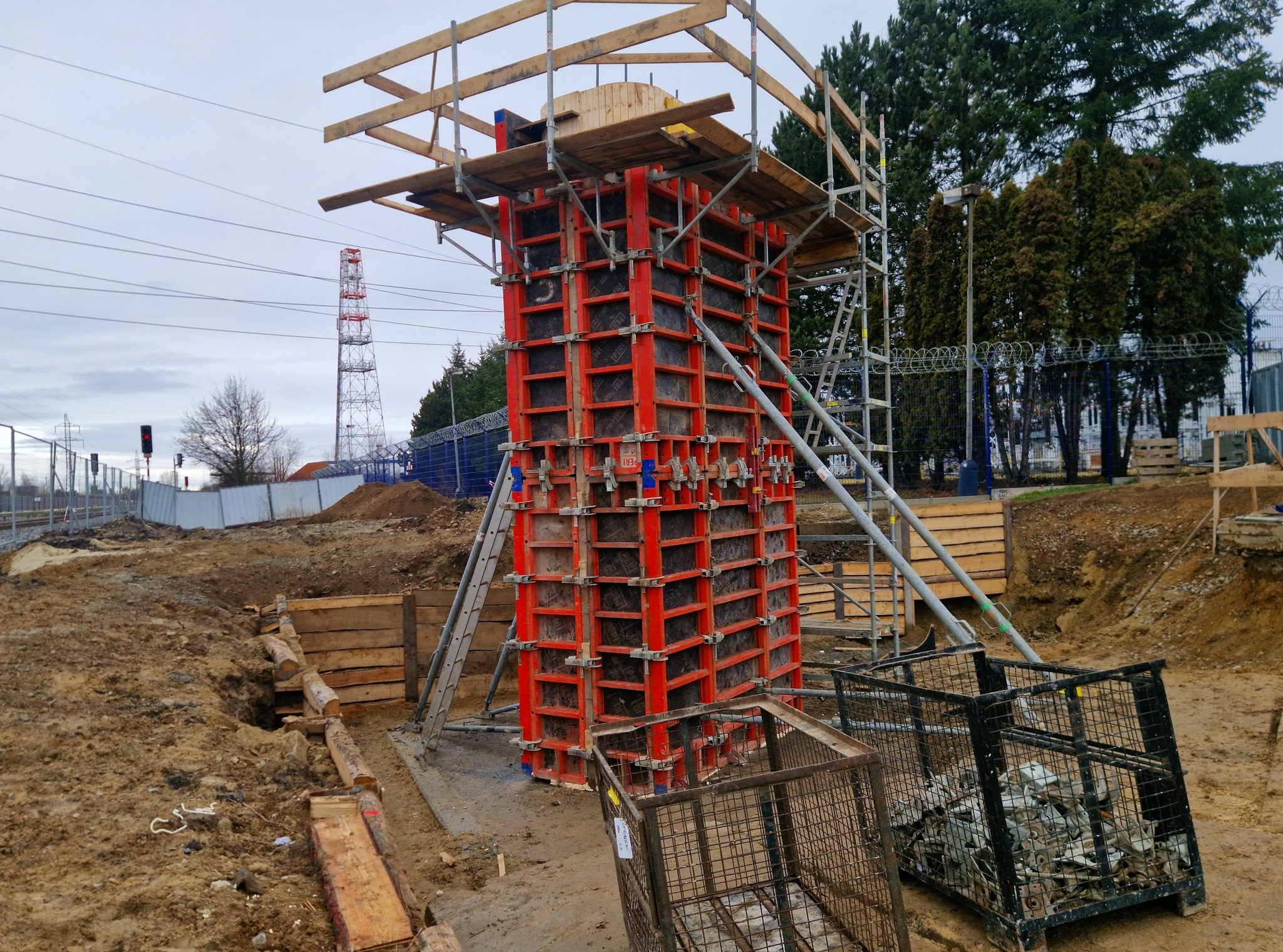 Pilíř mostu u budovaného napojení Metropole Zličín na Rozvadovsku spojku. Foto: Pragoprojekt