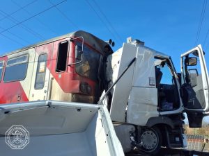 Nehoda na přejezdu v Nových Zámcích. Zdroj: Hasičský a záchranný zbor