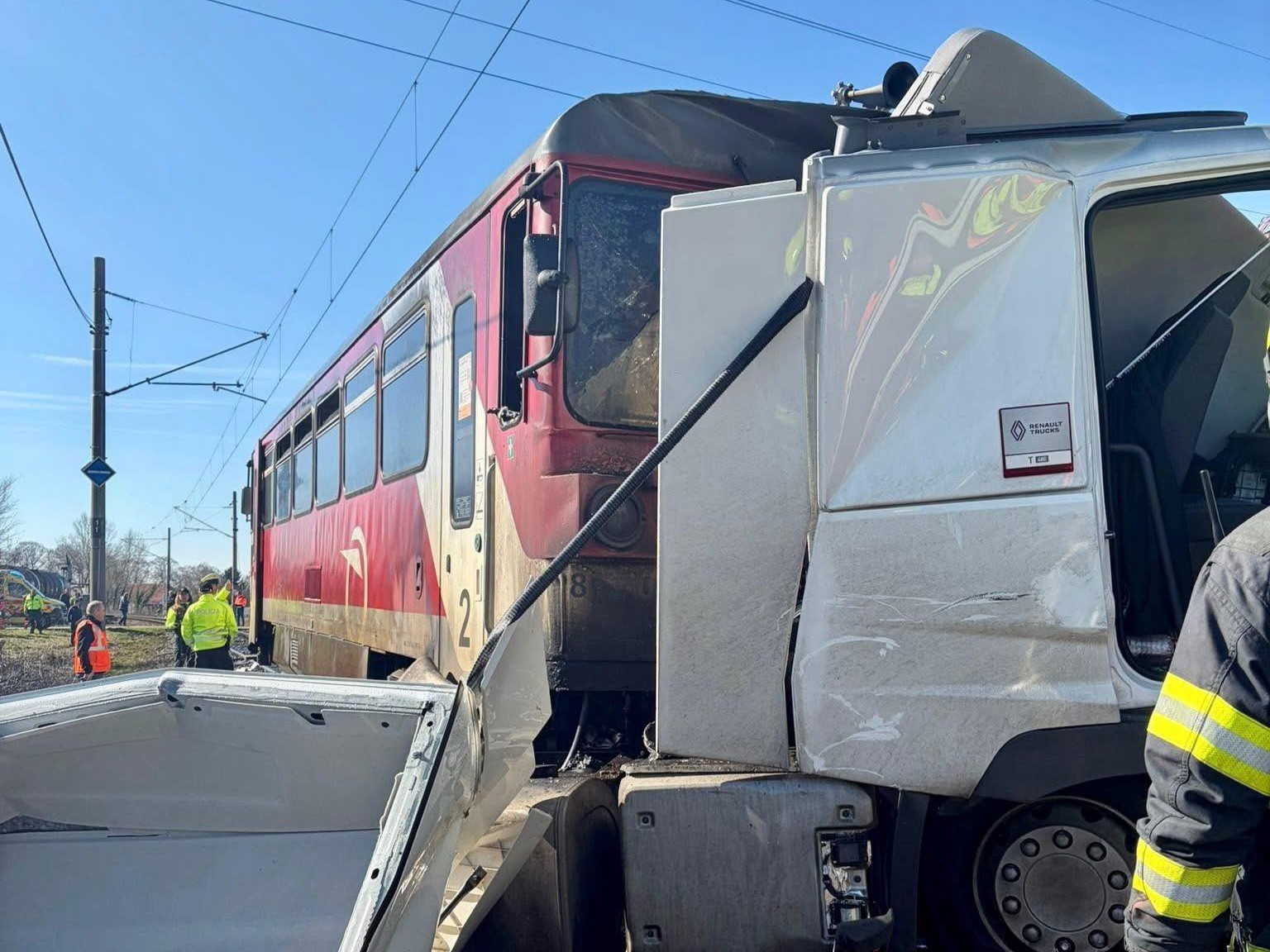 Nehoda na přejezdu v Nových Zámcích. Zdroj: Polícia SR