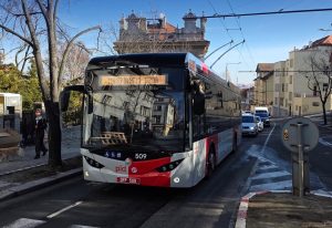 Trolejbus Škoda 36 Tr T’CITY s karoserií od turecké Temsy na obnovené trolejbusové trati Na Knížecí – U Waltrovky. Foto: Pragoprojekt