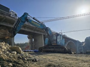 Demolice původní konstrukce mostu Šmejkalka na D1. Foto: Pavel Švestka, s.r.o.