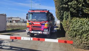 Nehoda na přejezdu v Nových Zámcích. Zdroj: Hasičský a záchranný zbor