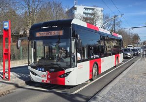 Trolejbus Škoda 36 Tr T’CITY s karoserií od turecké Temsy na obnovené trolejbusové trati Na Knížecí – U Waltrovky. Foto: Pragoprojekt