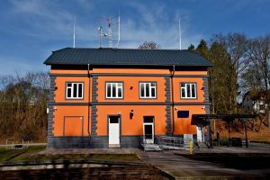 Opravená nádražní budova v Pacově. Foto: Michal Chrást