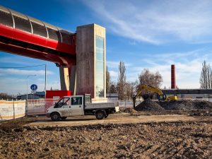 Výstavba parkovacího domu u pardubického hlavního nádraží. Foto: Jan Hrabal
