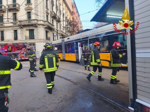 Vykolejená tramvaj v Miláně. Foto: Vigili del Fuoco