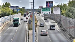 Vytížená Kbelská ulice suplující pražské okruhy. Zdroj: TSK