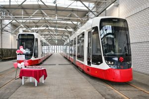 Tříčlánková tramvaj Stadler TINA pro Halle. Foto: HAVAG